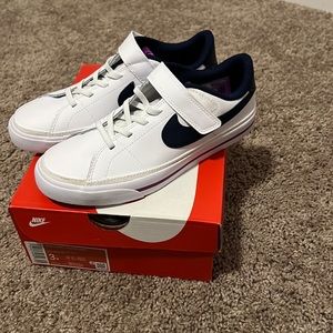 Brand New/Never Worn Nike Court Legacy